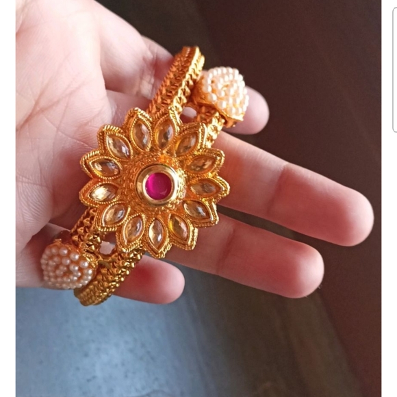 Jewelry - Antique Classic Bangle / Bracelet